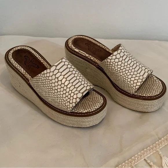 Freebird Miami Sandals - Picture 8 of 12